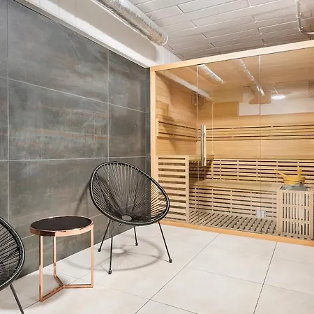 Private Jacuzzi, Terrace, Parking Varsovie